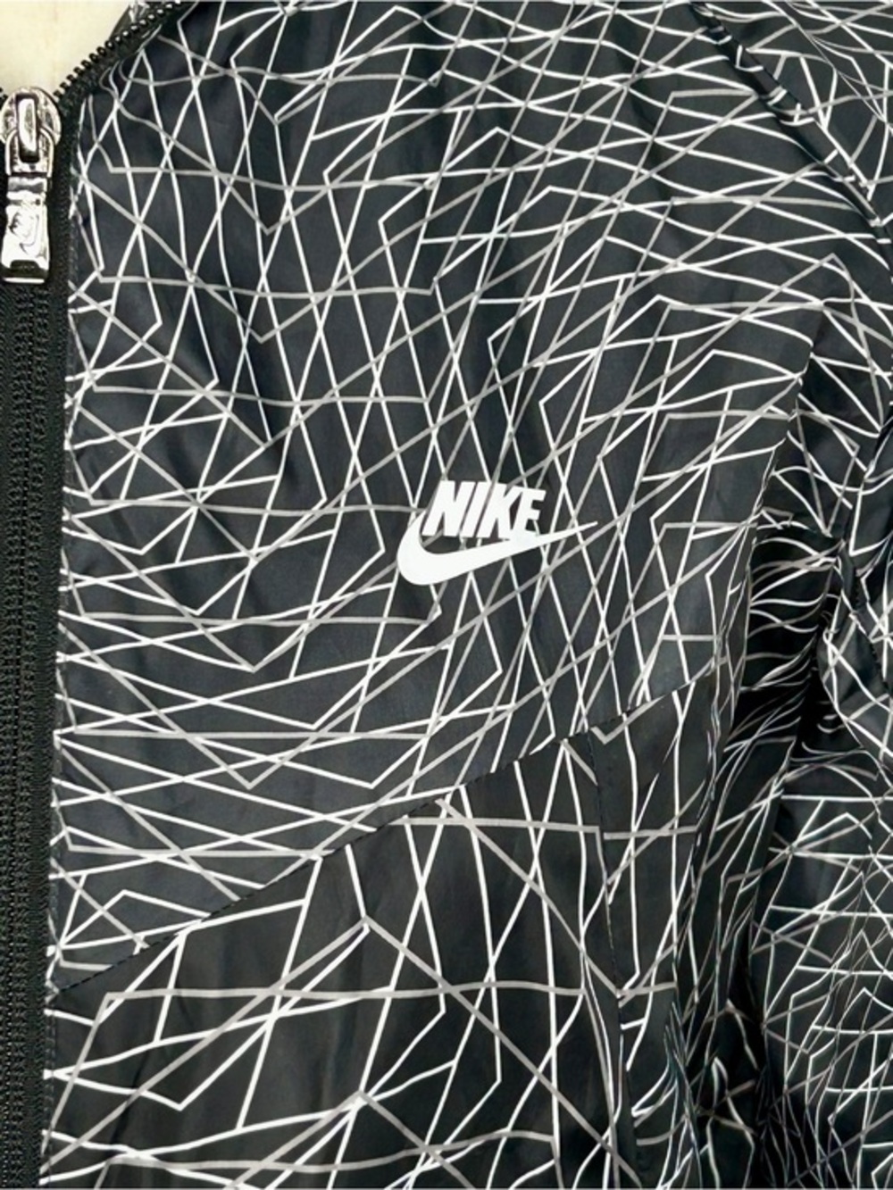 Nike Women's Medium Windbreaker Jacket Black Hooded Full Zip Lightweight Running - Picture 2 of 9